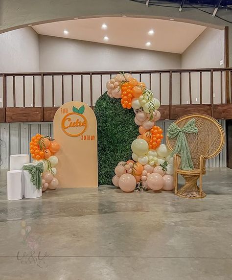 V&V EVENT SHOP 💕 on Instagram: "A little CUTIE is on the way! Such a fun setup, we loved the outcome 🍊🧡 . . #cutietheme #balloons #setxballoons #globos #decoraciónconglobos" Little Cutie Baby Shower Table Decor, Cutie Backdrop, A Little Cutie Is On The Way, Cutie Is On The Way, Baby Shower Gifts For Guests, Baby Shower Table Decorations, Baby Shower Table, Pop Pop, Baby Baby