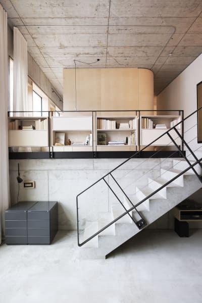 BOLLES+WILSON, Aya Schamoni · STUDIOS FROBENSTRASSE 1 · Divisare Bolles Wilson, Wall Fires, Staircase Handrail, Escalier Design, Paris Home, Lan Can, Black And White Tiles, Railing Design, White Tiles