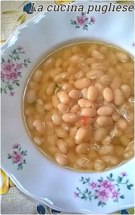 Cosa c’è di meglio di una bella zuppa calda per riscaldarsi durante l’inverno? La Zuppa di fagioli cannellini può essere una soluzione perfetta! Pasta E Fagioli, Puglia, Pesto, Soups, Pasta, Essen