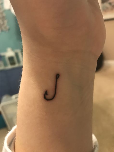 Dainty Fish Hook Tattoo, Tiny Fish Hook Tattoo, Dainty Fishing Tattoo, Simple Fish Hook Tattoo, Simple Fishing Tattoos For Women, Fishhook Tattoo Small, Fish Hook Tattoo Women, Hook Tattoo For Women, Fishhook Tattoo