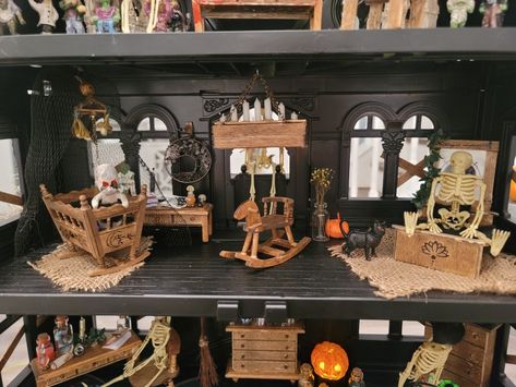 Haunted Dollhouse Diy, Haunted Dollhouse Diy Ideas, Dollhouse Diy Ideas, Zombie House, Zombie Baby, Dollhouse Holiday, Gothic Dollhouse, Dollhouse Halloween, Baba Jaga