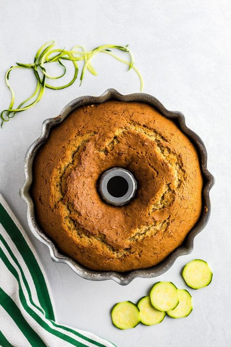 Zucchini Bundt Cake Recipes, Zucchini Bundt Cake, Garden Zucchini, Zucchini Recipes Dessert, Cinnamon Glaze, Streusel Cake, Zucchini Recipe, Cinnamon Cake, Zucchini Cake