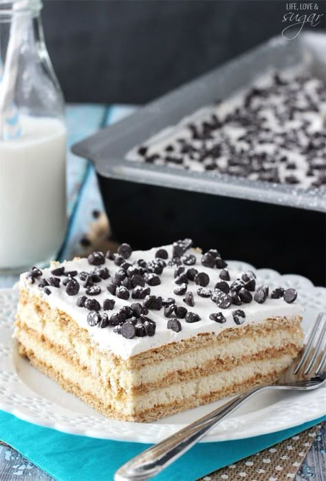 This Cannoli Icebox Cake is so easy to make with layers of graham crackers and cannoli filling! It's a simple dessert that's extremely moist and delicious! #cannoli #icebox #cake #cannolicake #iceboxcake #cannolicakerecipe #iceboxcakerecipe #bestcakerecipe #cannolirecipe Dessert Cannoli, Cannoli Poke Cake, Cannoli Desserts, Life Love And Sugar, Cannoli Cake, Icebox Desserts, Cannoli Filling, Icebox Cake Recipes, Cake Layers