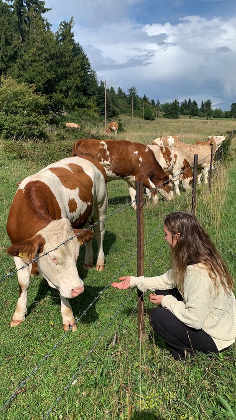 Rich Farm Life Aesthetic, Living Off The Land Aesthetic, Farm Asthetic, Abandoned Farmhouse, Abandoned Cities, Farm Lifestyle, Future Farms, Farm Cow, Cowgirl Aesthetic