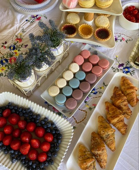 #food #aesthetic #tea #baking Great British Baking Show Aesthetic, British Snacks, Aesthetic Tea, Golden Spoon, British Baking, Tea Time Snacks, Great British, High Tea, Book Aesthetic