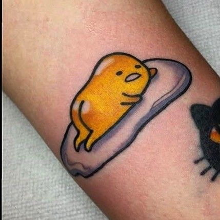 Gudetama Tattoo Black And White, Gintama Tattoo Ideas, Gudetama Tattoo, Gutatama Egg Wallpaper, Gudetama Items, Gutatama Egg, Drawing Chibi, Kitty Tattoos, Hello Kitty Tattoos