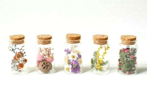 Flower In Glass Bottle, Jam Jar Crafts, Crafts With Glass Jars, Tiny Jars, Small Glass Bottles, Mini Glass Bottles, Mini Jars, Diy Bottle Crafts, Bottle Charms