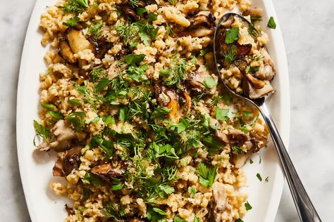 An easy pilaf with tiny pasta. Farfel Recipe, Great Side Dishes, Roasted Sweet Potato Slices, Matzo Balls, Pilaf Recipes, Matzo Meal, Roasted Apples, Ranch Recipe, Savory Salads