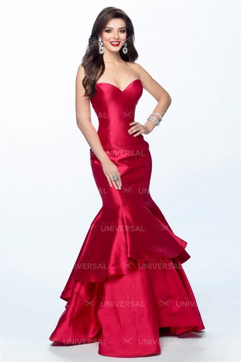 Long Gown Model Poses, Evening Gown Poses Photography, Long Gown Photoshoot Poses, Woman In Gown Photography, Angela Aguilar Red Dress, Hot Pink Prom Dress, Red Dress Outfit, Pink Prom Dress, Persian Fashion