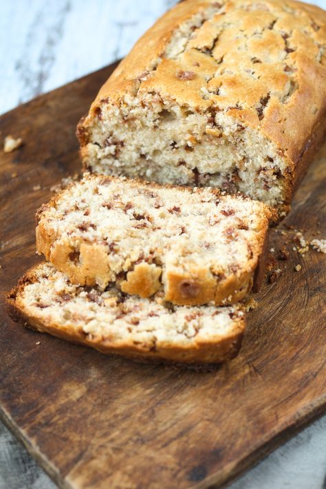 The Best Homemade Snickerdoodle Bread - Jen Around the World Snickerdoodle Bread With Cinnamon Chips, Simple Sweet Bread Recipe, Cinnamon Chip Recipes, Cinnamon Bites, Snickerdoodle Bread, Mini Loaf Cakes, Breakfast Cake Recipes, Cookie Deserts, Nut Bread Recipe