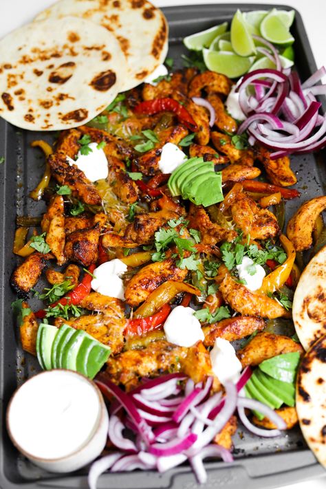 » Honey Chipotle Chicken Fajitas Moribyan Recipes, Honey Chipotle Chicken, Hawaiian Roll, Honey Chipotle, Chicken Fajita, Chipotle Chicken, Honey Chicken, Chicken Fajitas, Olive Garden