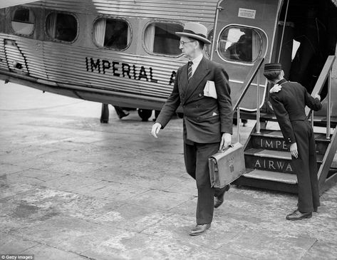 Sir Robert Hodgson arrives in Croydon from Paris on an Imperial Airways flight in 1938 - part of the era when air travel changed for good Croydon Airport, Flight Movie, Passenger Aircraft, Air New Zealand, Tropical Travel, British Aircraft, Vintage Aviation, Air Tickets, Vintage Airplanes