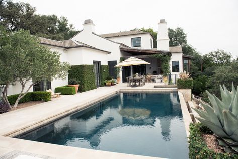 Inside Lifestyle Blogger Camille Styles’ Austin Home - Coveteur California Pool House, French Style Pool, Redo Backyard, European Pool Landscape, Amber Lewis Pool, New Orleans Pool Courtyard, Pool Cabana Ideas, Beach House Outdoor, Building Envelope