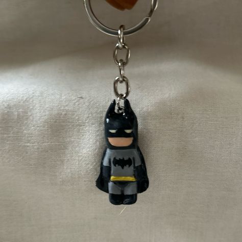 Batman clay charm . Link in bio 🔗 #clay #clayart #keychains #keychain #batman #bat #dc #figurine #figure #model #modelling #black #lego #toy #craft #diy #handmade #smallbusiness Mha Clay Ideas, Modeling Clay Ideas Easy, Batman Clay, Batman Gift Ideas, Batman Crafts, Batman Keychain, Batman Diy, Batman Gifts, Clay Keychain