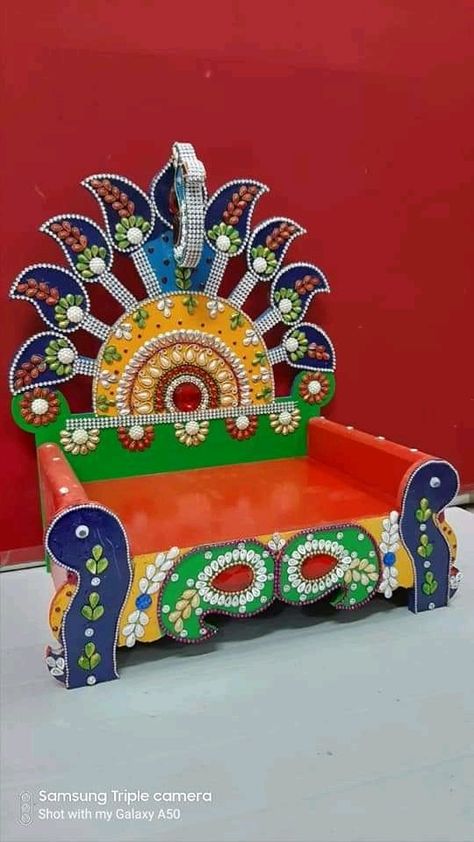 Kanha Singhasan, Dorm Room Decor Diy, Ganesh Chaturthi Decoration, Summer Arts And Crafts, Wedding Frame Gift, Thali Decoration Ideas, Ganpati Decoration At Home, Tantra Art, Janmashtami Decoration