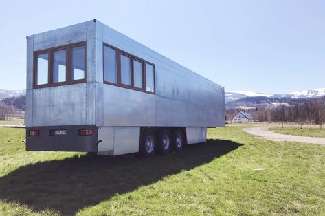 Semi-trailers transform into luxury caravans in Poland’s first mobile hotel chain concept! - Yanko Design Trailer Tiny House, Luxury Caravans, Semi Truck Trailer, Truck House, Hotel Concept, Yellow Tile, Hotel Chain, Trailer Home, Hotel Project