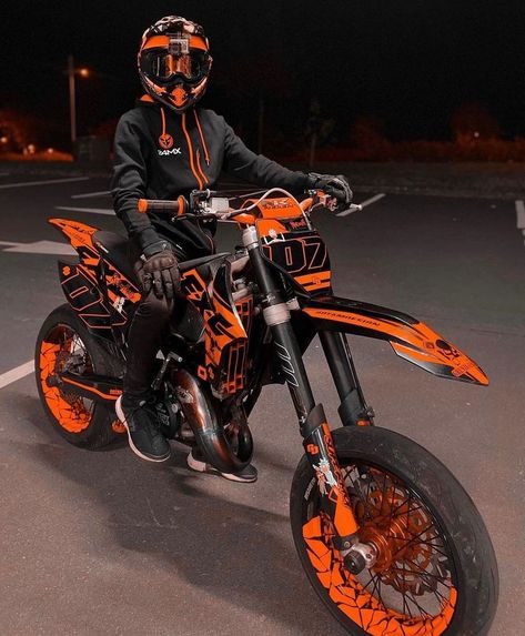 #rider #motorcycle #biker #ride #bikelife #bike #riders #moto #suzuki #yamaha #ktm #bikelover #superbike Black Dirt Bike Aesthetic, All Black Dirt Bike, Motor Bikes Aesthetic, Motard Bikes, Cross Motor, Supermoto Bikes, Custom Dirt Bike, Ktm Dirt Bikes, Ktm Supermoto