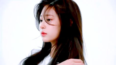 Minju Gif, Iz*one Ot12, Minju Kim, Iz One Minju, Kpop Gifs, Banner Gif, One Piece Luffy, Kim Min, 3 In One