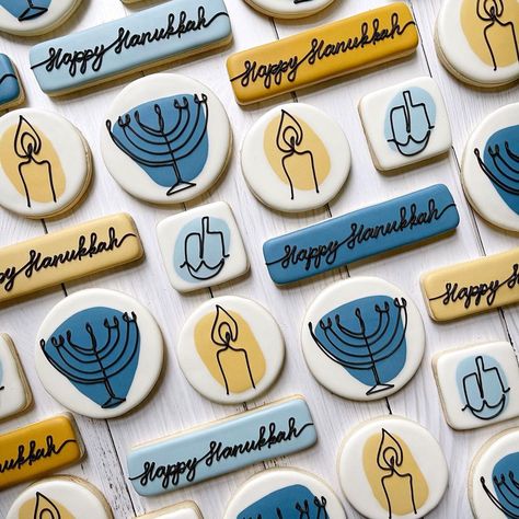 1,465 Likes, 44 Comments - The Graceful Baker (@the.graceful.baker) on Instagram: “You may be wondering why I’m reposting this set and you may also notice that the star from the…” Mini Sugar Cookies, Graceful Baker, Decorating With Royal Icing, Hanukkah Cookies, Hanukkah Desserts, First Night Of Hanukkah, Cookies With Royal Icing, Call Grandma, Royal Icing Decorations