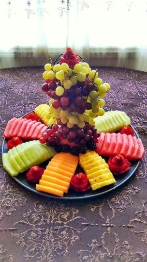 Fruit Tray Designs, Edible Fruit Arrangements, Fruit Buffet, Deco Fruit, Fruit Platter Designs, Decorações Com Comidas, Amazing Food Decoration, My Arts, Vegetable Carving