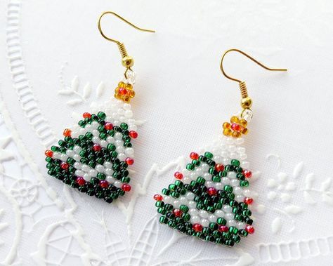 Beaded Christmas Tree Earrings, Christmas Party Jewelry, Beaded Christmas Tree, Christmas Tree Beads, Seed Bead Crafts, Holiday Beading, Brick Stitch Earrings, Tree Earrings, Christmas Tree Earrings