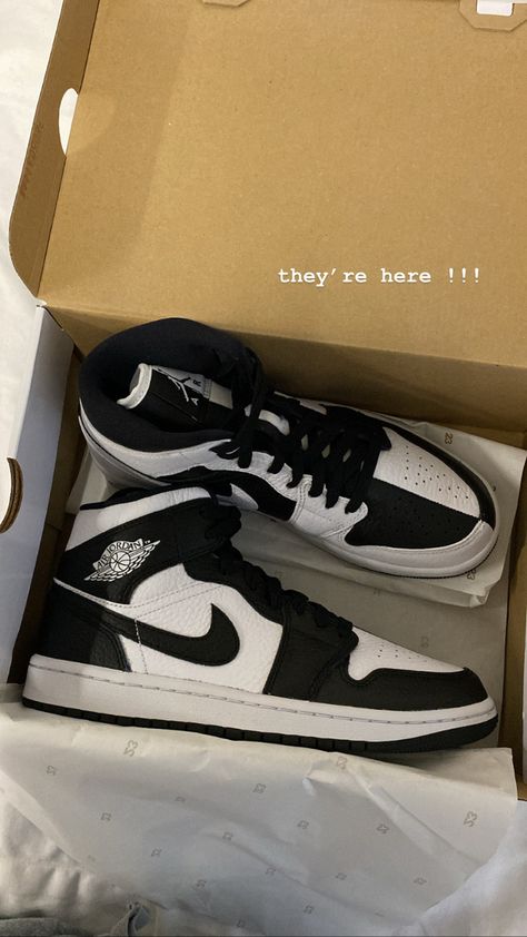 Yin Yang Jordan 1, Aesthetic Yin Yang, Shoe Aesthetic, Air Jordan 1s, Day List, Jordan 1s, Force One, Nike Black, Air Jordan 1