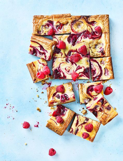 Our raspberry ripple blondies recipe is packed with juicy raspberries and chunks of white chocolate, plus a delicious cheesecake swirl Brownies With Raspberries, Donal Skehan, White Chocolate Brownies, Raspberry Brownies, Tray Bake Recipes, Raspberry Ripple, Raspberry Recipes, Blondies Recipe, Melting White Chocolate