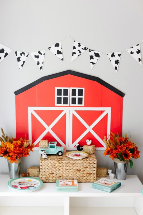 Dollar Tree Farm Birthday, Farm Theme First Birthday, Farm 2nd Birthday, Farm First Birthday, Farm 1st Birthday, Farm Party Decorations, Farm Animals Birthday, Farm Themed Party, Barnyard Birthday Party