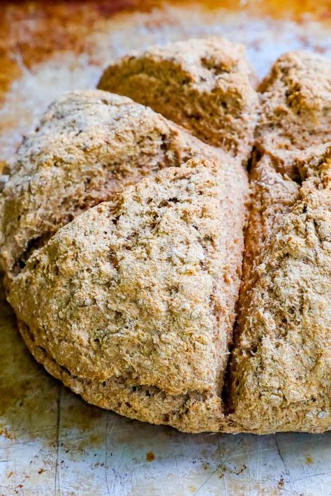 Best Easy Irish Brown Soda Bread - breads #breads #breakfast #sidedishes Easy Soda Bread, Irish Brown Soda Bread, Brown Soda Bread, Ballymaloe Cookery School, Irish Bread, Soda Bread Recipe, Baking Breads, Viral Recipes, Irish Cuisine