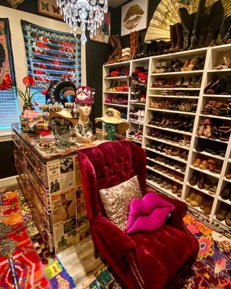 26 Maximalist Decor Ideas That Just Work Maximalist Dressing Room, Eclectic Dressing Room, Maximalist Guest Bedroom, Maximalist Organization, Vintage Closet Ideas, Eclectic Glam Bedroom, Bedroom Into Dressing Room, Maximalist Closet, Stage Decor Ideas