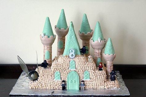 hogwartscake Crazy Birthday Cakes, Castle Wedding Cake, Fairy Tale Wedding Cake, Rainy Day Recipes, Castle Birthday Cakes, Crazy Birthday, Castle Birthday, Fairy Tale Castle, Cumpleaños Harry Potter