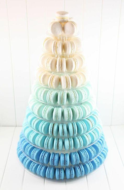 Torre de macarons Blue Macaron Tower, Blue Macaroons, Blue Macaron, Macaroon Tower, Macaroon Cake, Macaron Tower, Macaron Cake, Macaron Cookies, French Macaroons