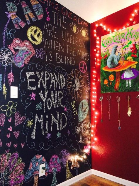 Chalk Wall Bedroom, Wall Bedroom Ideas, Chalkboard Paint Wall, Hippy Bedroom, Chalkboard Wall Bedroom, Trippy Room, Hangout Room, Hippie Bedroom, Chalk Wall