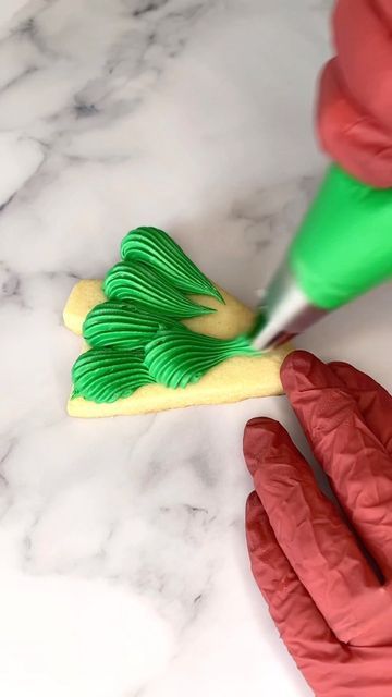 Sweet Sisters on Instagram: "One of my favorite ways to decorate Christmas trees and you only need one tip! 🎄 I’m using Wilton tip number 4B with royal icing or you can also use buttercream 😋 . . . #christmas #christmascookies #cookies #holidays #holidaybaking #trees #christmastree #christmastreecookies #royalicing #sugarcookies #cookiedecorating #piping #reels #cookiereels #bakingreels #wiltoncakes #annclarkcookiecutters" Christmas Tree Buttercream Cookies, Piping Christmas Trees, Buttercream Decorated Christmas Cookies, Buttercream Christmas Cookies, Holiday Cookies Decorated, Christmas Baking Cookies, Piping Frosting, Buttercream Decorating, Frosted Christmas Tree