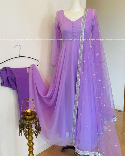 Anarkali Designs Latest, Salwar Models, Black Bridal Dresses, Purple Anarkali, Anarkali Designs, Dress Designs For Girls, Indian Suit, Anarkali Dresses, Dressing Ideas