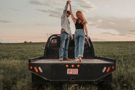 Livestock Couples, Rodeo Relationship Goals, Blue Collar Couple, Country Couple Pictures Truck, Western Couple Photos, Home Ideas For Couples, Cowboy Couple Aesthetic, Western Couple Pictures, Joker And Harley Quinn Tattoo