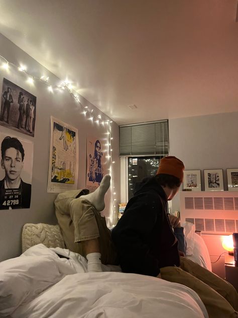 College, University, University of Oregon, dorm, life, dorm, dorm decoration, apartment decoration, college apartment, college life Trinity College Dublin Dorm, Csuf Dorm, University Apartment Aesthetic, Leaving For College Aesthetic, College Au Aesthetic, College Relationships Aesthetic, University Of Oregon Dorm, College Boyfriend Aesthetic, University Friends Aesthetic