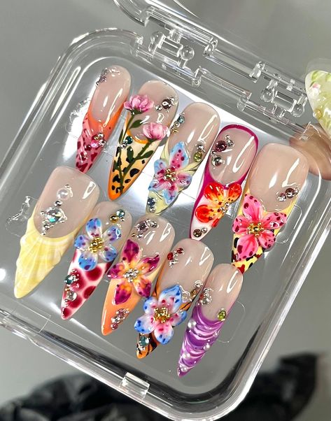 Floral Press-on Nails/custom Press on Nails/handmade Nail/sasinanail/y2k/ 3D Floral Nail/summernail - Etsy Thailand Nail Salon Aesthetic, Birthday Vacay, Press On Nail Designs, Future Makeup, Y2k 3d, Nail Flowers, Ocean Flowers, Cruise Nails, Best Press On Nails