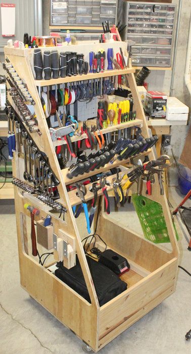 F.O.R. tool rack Mobile Tool Storage Ideas, Adam Savage Tool Cart, Adam Savage, Garage Organisation, Garage Workshop Organization, Workbench Plans Diy, Garage Tool Organization, Garage Tool Storage, Garage Organization Diy