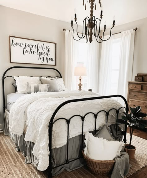 Joanna Gaines Bedroom, Fixer Upper Bedrooms, Farmhouse Decor Joanna Gaines, Modern Farmhouse Bedroom Ideas, Hope Chests, Farmhouse Bedroom Ideas, Bedroom Inspirations Minimalist, Iron Straps, Modern Farmhouse Bedroom