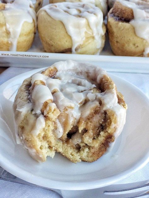 No Yeast, One Bowl Cinnamon Roll Muffins Cinnamon Rolls Ideas, Recipe Cinnamon Rolls, No Yeast Cinnamon Rolls, Pecan Cinnamon Rolls, Breakfast Bowls Recipe, Cinnamon Roll Muffins, Cinnamon Rolls Easy, Cinnamon Roll Cake, Caramel Pecan