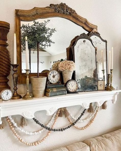 Rustic Chic Living Room, Chic Living Room, Chic Living, Farmhouse Rustic, Antique Farmhouse, Fireplace Mantle, Rustic Chic, Decorating Tips, Rustic Farmhouse