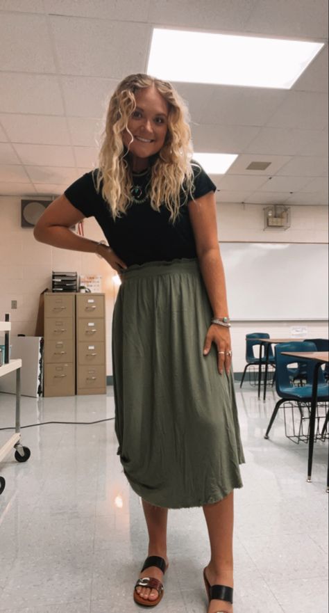 Special Ed Outfits, Modest Teacher Outfits, Comfy Teacher Outfits, Western Work Outfit, Modest Work Outfits, Casual Maxi Skirt, Teacher Outfits Fall, Outfits Modest, Cute Modest Outfits