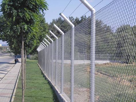 White Fence Farm, Fence Wall Design, Home Fencing, Compound Wall Design, Mesh Fence, Brick Projects, Wire Mesh Fence, Modern Gate, House Fence Design