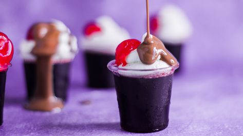 Chocolate-Covered Cherry Jello Shots Jell O Shot Recipes, Cherry Jello Shots, Champagne Jello, Champagne Jello Shots, Jello Shots Recipe, Jello Pudding Shots, Chocolate Covered Cherry, Jell O Shots, Dessert Shots