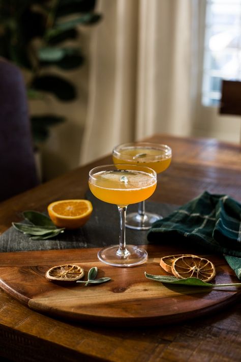 Winter Sage & Orange Bourbon Cocktail - So Happy You Liked It Orange Bourbon Cocktail, Winter Dinner Party, Bourbon Cocktail, Orange Cocktails, Fall Dinner Party, Thanksgiving Cocktails, Cocktail List, Cocktail Photography, Winter Cocktails