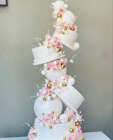 Gravity Wedding Cake, Outrageous Cakes, Luxury Desserts, Giant Birthday Cake, Gravity Cakes, Comunion Cake, Extravagant Wedding Cakes, Wedding Shower Cakes, Cake Structure