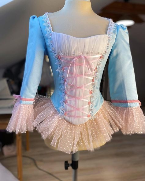 Barbie Core, Barbie aesthetic, Barbie cosplay, period dress, blue dress, beautiful dress, handmade Barbie Erika Dress, Princess And The Pauper Costume, Barbie Erika, Bianca Core, Lion Costumes, The Princess And The Pauper, Barbie Cosplay, Princess Halloween Costume, Barbie Dresses