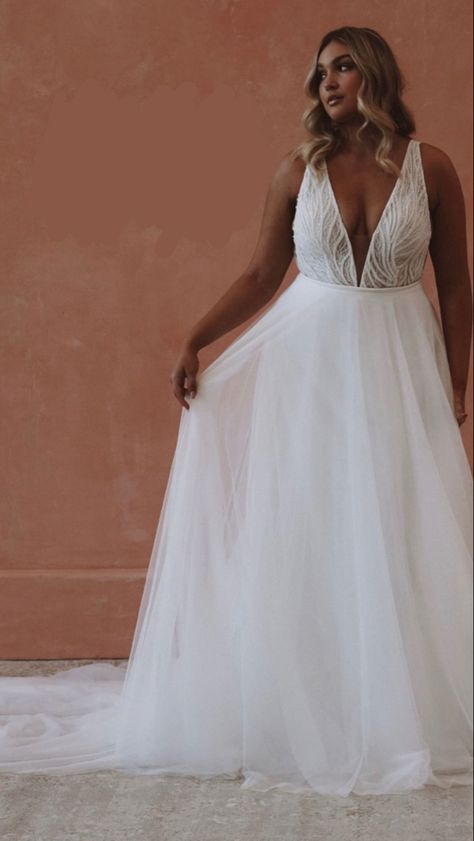 Beachy Plus Size Wedding Dress, Mid Size Wedding Dresses Boho, Wedding Dresses For Large Breasted Women, Rustic Chic Wedding Dress Plus Size, Curvy Wedding Dress Fall, Simple Flowy Wedding Dress Plus Size, Wedding Dress Styles For Large Bust, Destination Wedding Dresses Plus Size, Beachy Wedding Dress Boho Plus Size