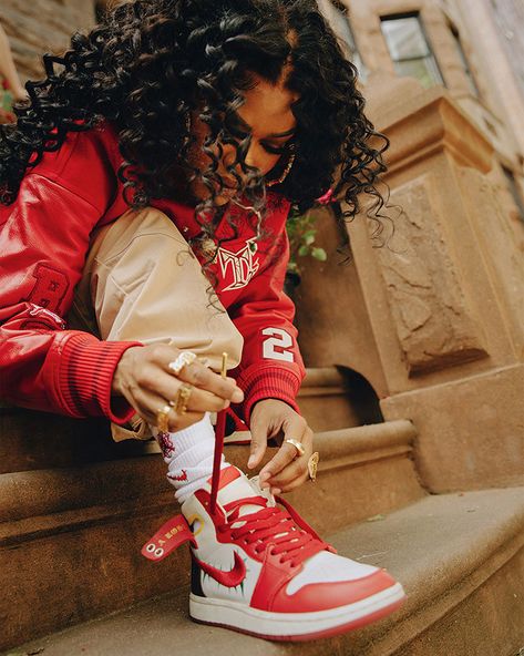 Teyana Taylor Jordan 1 Outfit, Teyana Taylor Outfits Streetwear, Teyana Taylor Fashion, Teanna Taylor Outfits, Teyana Taylor Streetwear, Teyana Taylor Outfits Tomboys, Teyana Taylor Style, Teyana Taylor Outfits, Jordan 1 Outfit